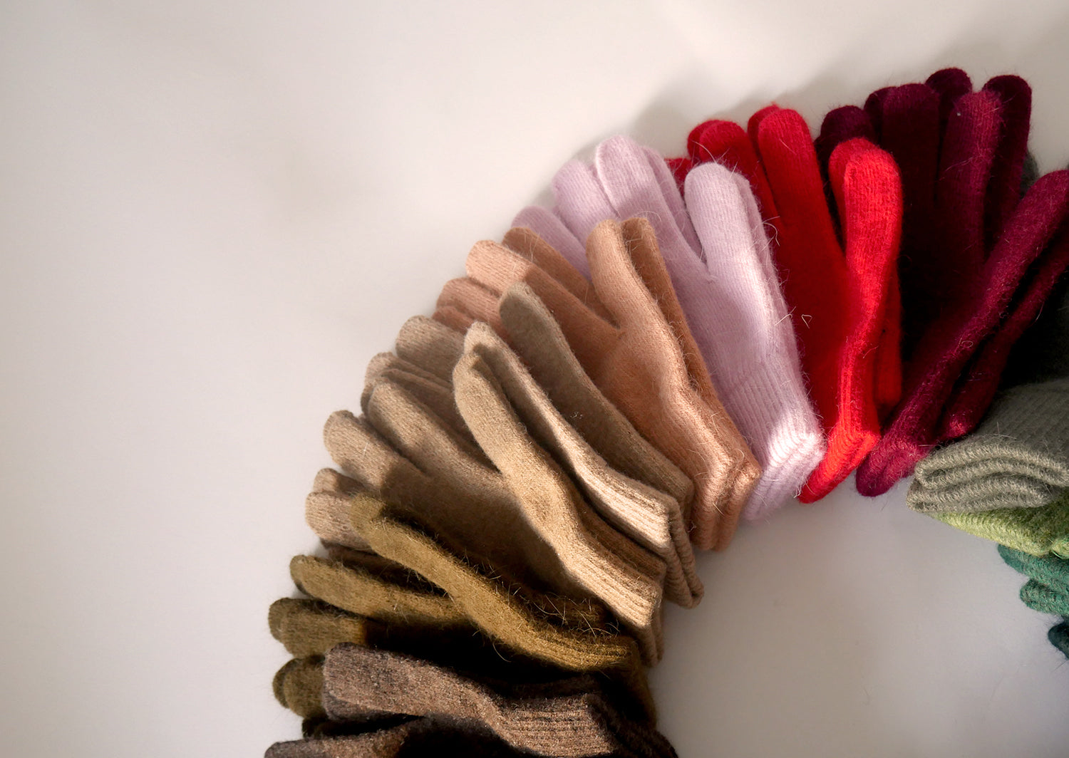 ELMNTL cozy knitted wool gloves in soft multicolor stripes