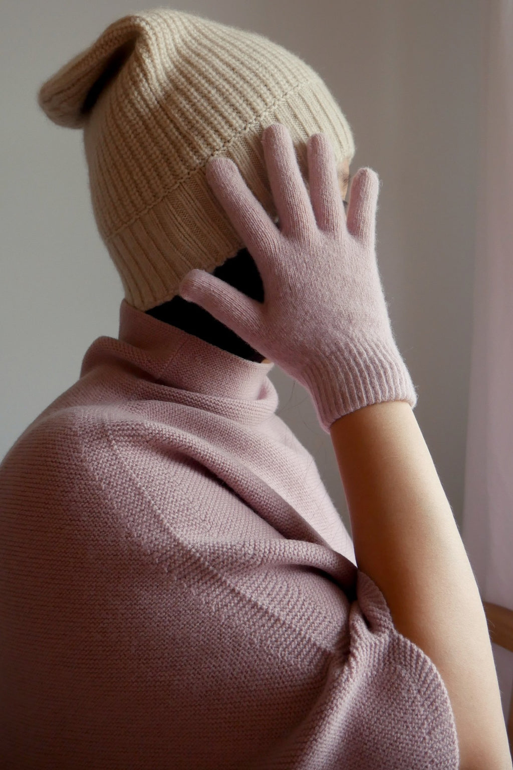 3D-Printed Wool Gloves - Rose